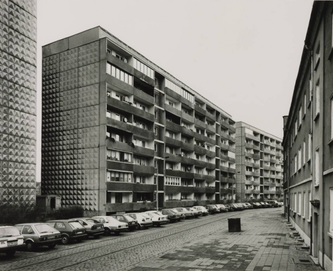 Thomas Struth, Ferdinand-von-Schill-Strasse, Dessau 1991
