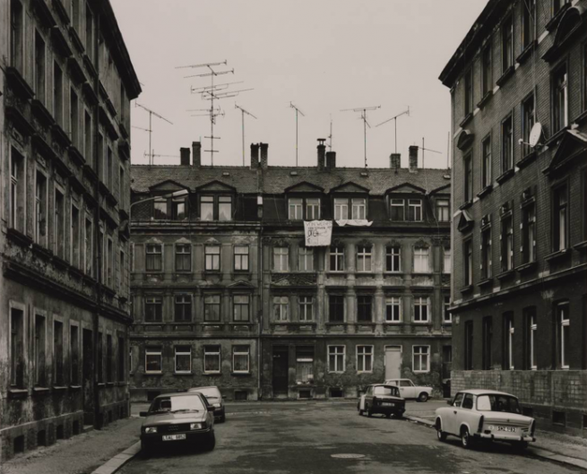 Thomas Struth, Salzmannstrasse, Leipzig 1991