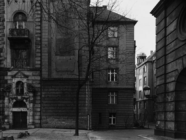 Thomas Struth, Sophiengemeinde 1, Grosse Hamburgerstrasse, Berlin, 1992